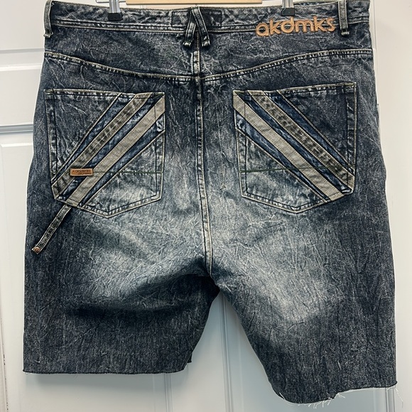 Akademiks Cut Off Men’s Jean Shorts size 42 - Picture 1 of 11
